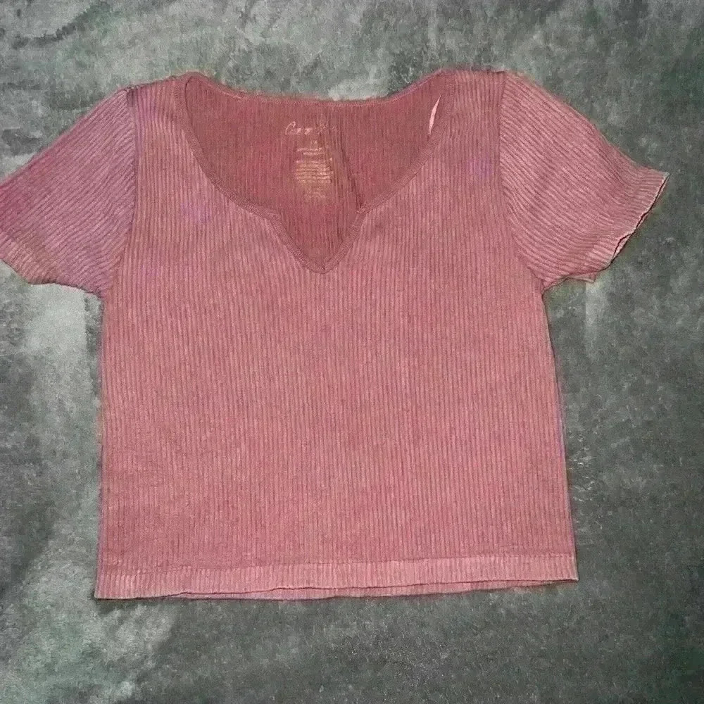 dark pink ribbed t shirt v neck